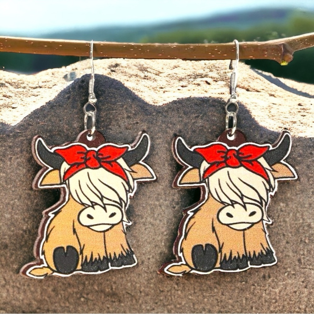 Country Chic: Charming Highland Cow Dangle Earrings for Animal Lovers! NWT - Picture 3 of 4